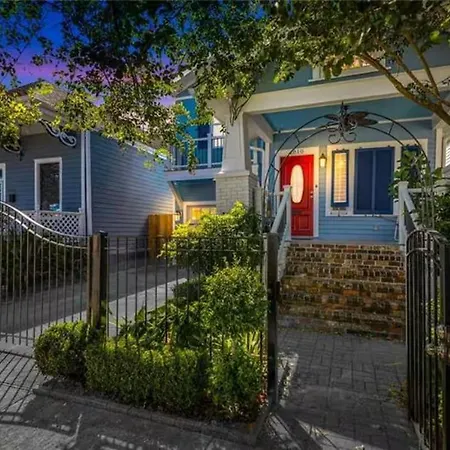 Furnished Uptown 1 Bed Close To Hospitals, Universities & French Quarter Mardis Gras