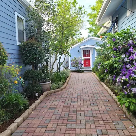 Villa Furnished Uptown 1 Bed Close To Hospitals, Universities & French Quarter Mardis Gras New Orleans