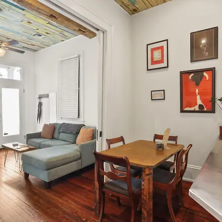 Holiday home Heart Of Midcity Front Porch 3bd 2 Bath Streetcar