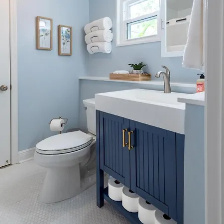 Furnished Uptown 1 Bed Close To Hospitals, Universities & French Quarter Mardis Gras New Orleans