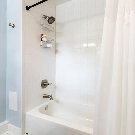 Furnished Uptown 1 Bed Close To Hospitals, Universities & French Quarter Mardis Gras * New Orleans