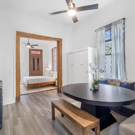 Delightful Canal Street Family In Mid-city *