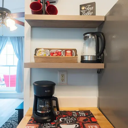 Furnished Uptown 1 Bed Close To Hospitals, Universities & French Quarter Mardis Gras *