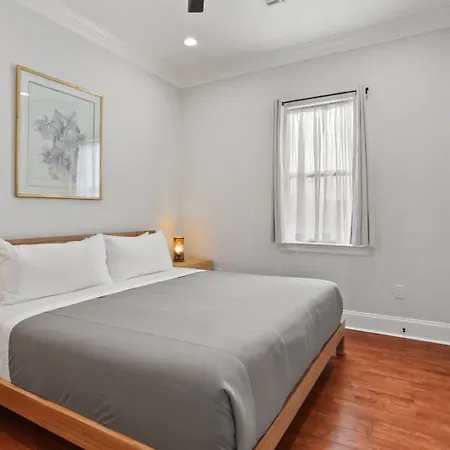 Stylish 3br W Parking Balcony Walk Everywhere Holiday home