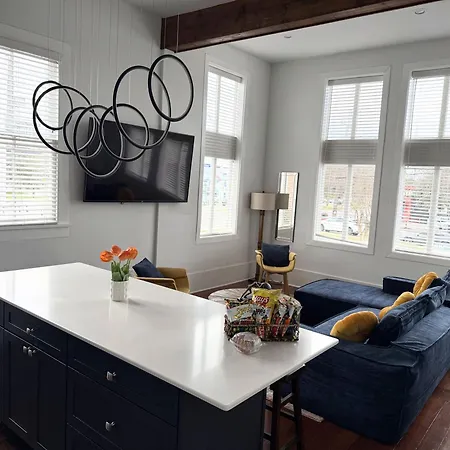 Luxury Spacious - 3 Block Walk To French Quarter Bed & Breakfast