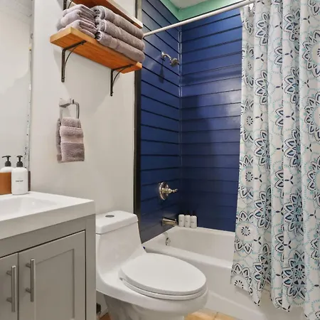 Heart Of Midcity Front Porch 3bd 2 Bath Streetcar *