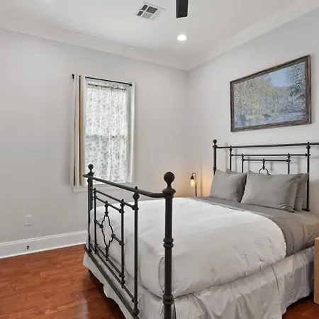 Stylish 3br W Parking Balcony Walk Everywhere *
