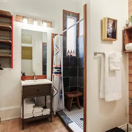 Heart Of Midcity Front Porch 3bd 2 Bath Streetcar