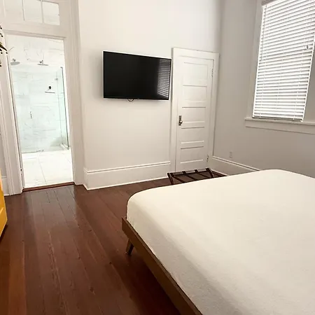Luxury Spacious - 3 Block Walk To French Quarter Bed & Breakfast