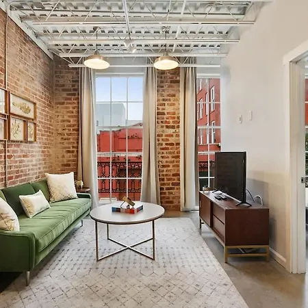Modern One Bedroom With Balcony Apartment New Orleans