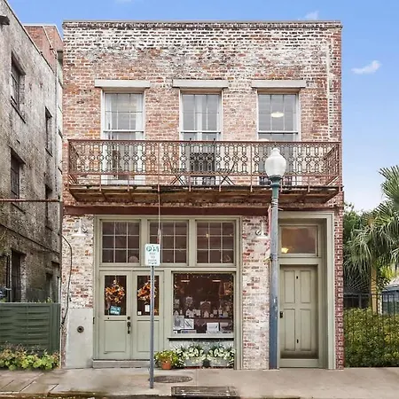Modern One Bedroom With Balcony Apartment New Orleans