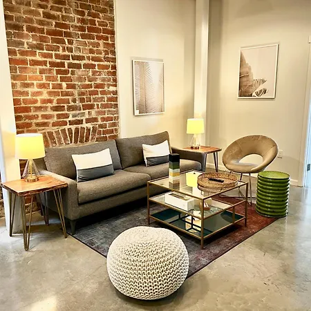 Warehouse District Intimate One Bedroom * New Orleans