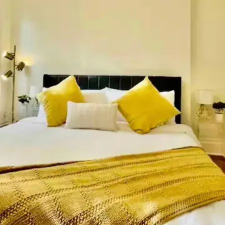 Drop Your Bags In Your 2 Bdrm, 2 Full Bath In French Quarters Prime Location