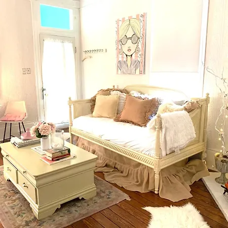 3br Gorgeous Paris Penthouse Sleeps 5 W Balcony, Fq, Streetcar!! New Orleans