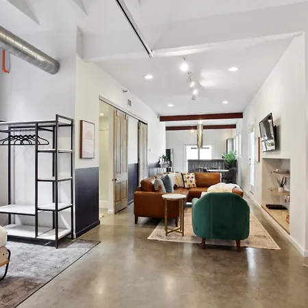 Warehouse District Lovely One Bedroom And Den Apartment New Orleans