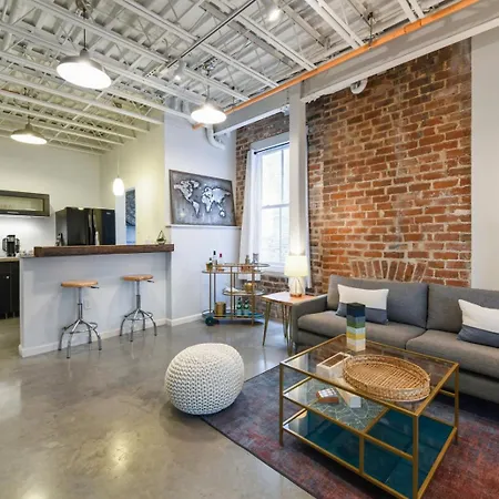 Warehouse District Intimate One Bedroom New Orleans