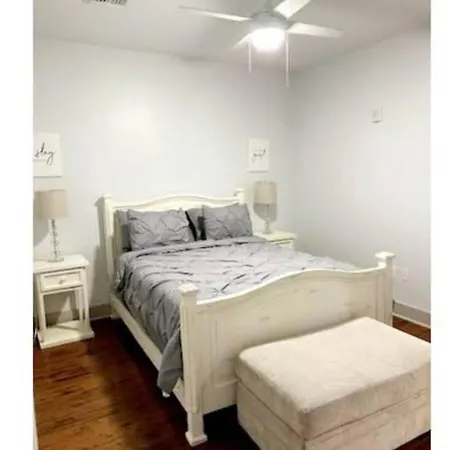 Apartment Drop Your Bags In Your 2 Bdrm, 2 Full Bath In French Quarters Prime Location New Orleans