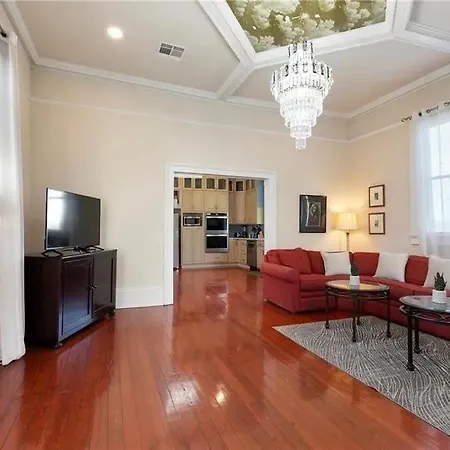 Apartment Modern 4br Retreat Walk To Downtown