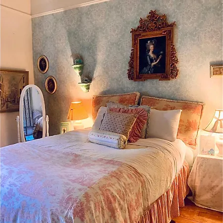 3br Gorgeous Paris Penthouse Sleeps 5 W Balcony, Fq, Streetcar!! Apartment New Orleans
