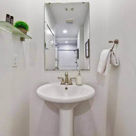 Warehouse District Intimate One Bedroom New Orleans