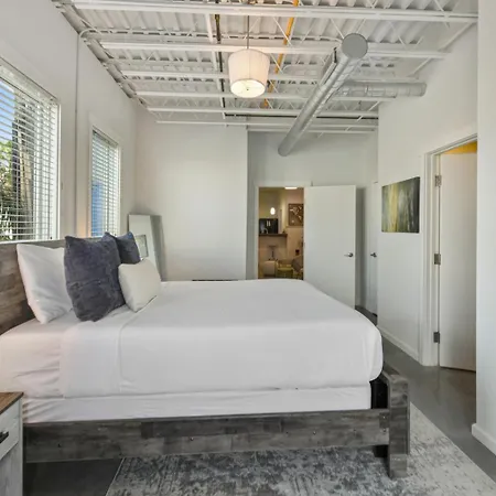 Warehouse District Intimate One Bedroom New Orleans