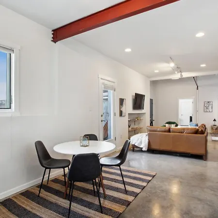 Warehouse District Lovely One Bedroom And Den Apartment New Orleans