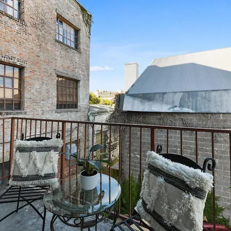 Warehouse District Intimate One Bedroom * New Orleans