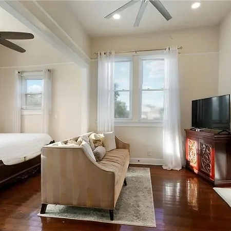 Modern 4br Retreat Walk To Downtown Apartment