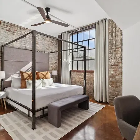 Apartment Stylish Industrial Loft In Warehouse District