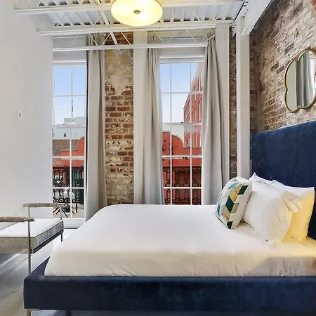Modern One Bedroom With Balcony New Orleans