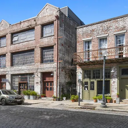 Warehouse District Intimate One Bedroom * New Orleans