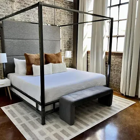Apartment Stylish Industrial Loft In Warehouse District New Orleans