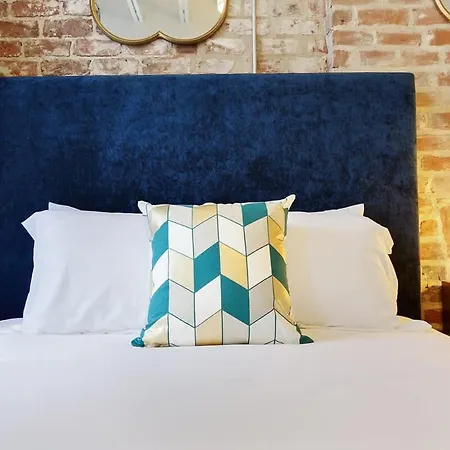Modern One Bedroom With Balcony New Orleans