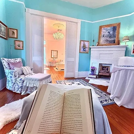 3br Gorgeous Paris Penthouse Sleeps 5 W Balcony, Fq, Streetcar!!