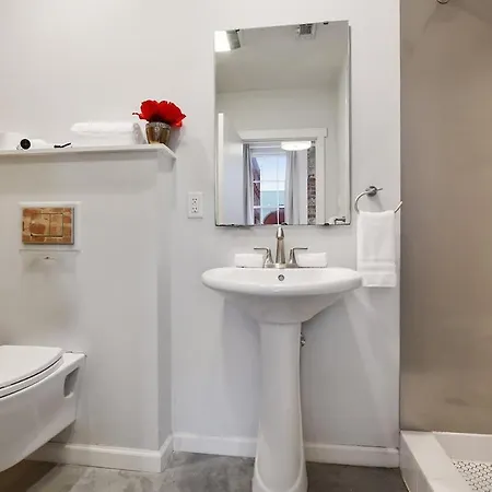 Apartment Modern One Bedroom With Balcony