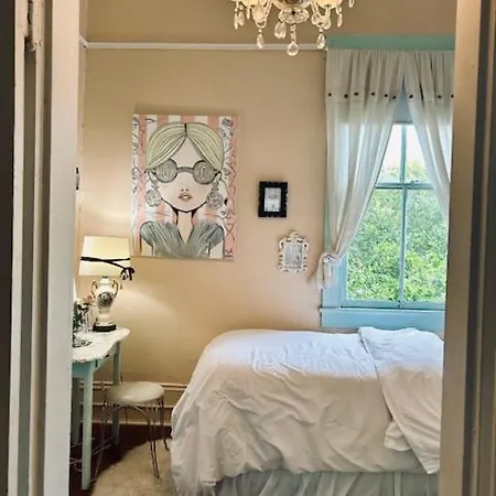 3br Gorgeous Paris Penthouse Sleeps 5 W Balcony, Fq, Streetcar!! Apartment