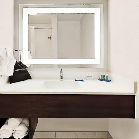 Hotel Express East By Ihg 2*