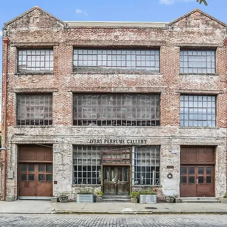 Stylish Industrial Loft In Warehouse District Apartment New Orleans