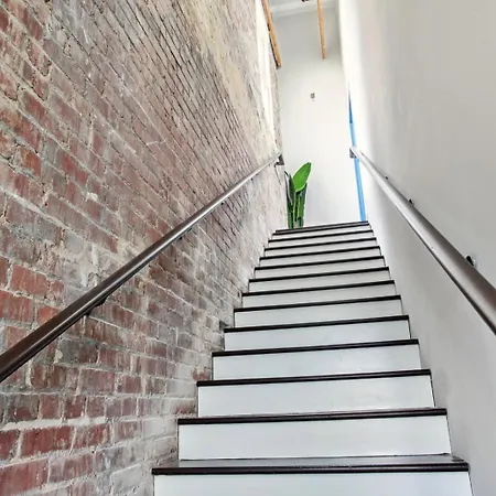 Warehouse District Lovely One Bedroom And Den *