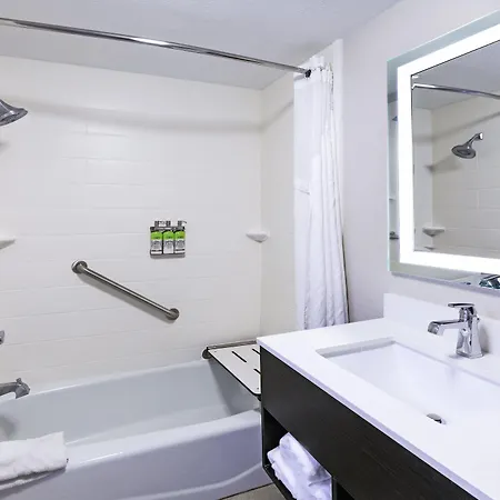 Hotel Express East By Ihg