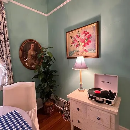 3br Gorgeous Paris Penthouse Sleeps 5 W Balcony, Fq, Streetcar!! Apartment