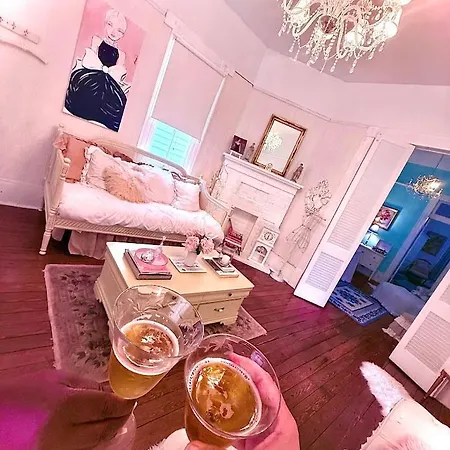 3br Gorgeous Paris Penthouse Sleeps 5 W Balcony, Fq, Streetcar!! Apartment