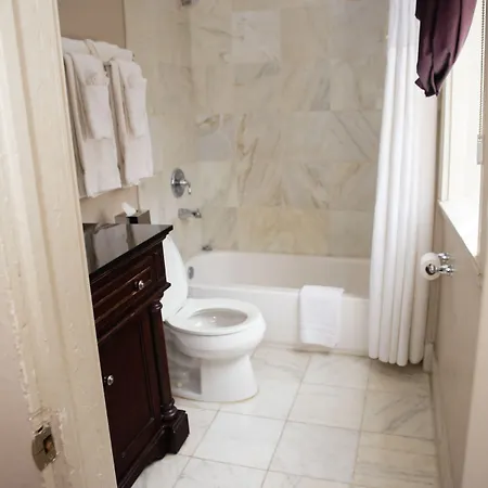 On Ursulines, A French Quarter 3* New Orleans
