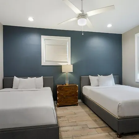 Spacious 4br W Pool & Parking !!! New Orleans