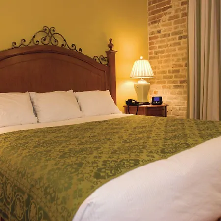 Club Wyndham La Belle Maison Resort New Orleans