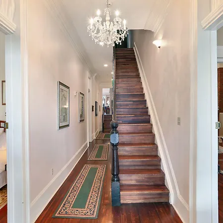 Elysian Fields Bed & Breakfast 3*