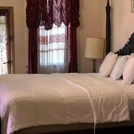 Oakview Bed & Breakfast 4*