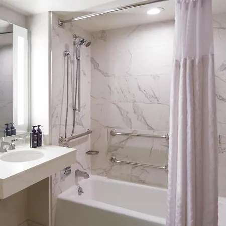 The Royal Sonesta Hotel 5*
