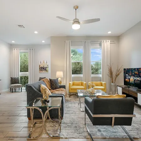 Holiday home Newly Renovated 3 Story W Pool, Garage & Balconies