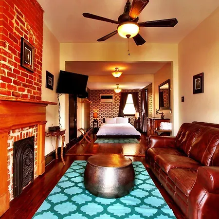 Royal Street Inn & Bar 3*